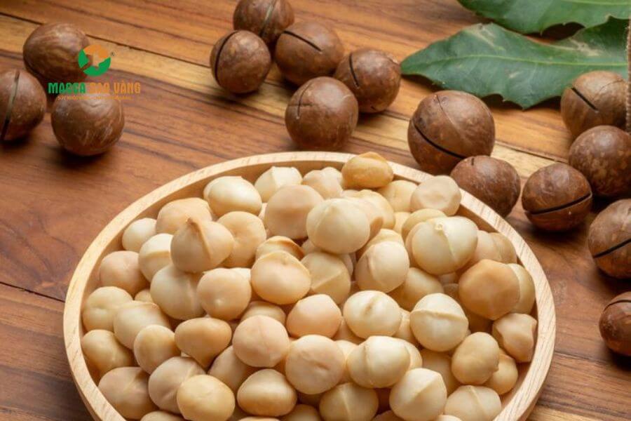 Hình 2. Cách nhận biết macca già qua hình dáng và màu sắc
